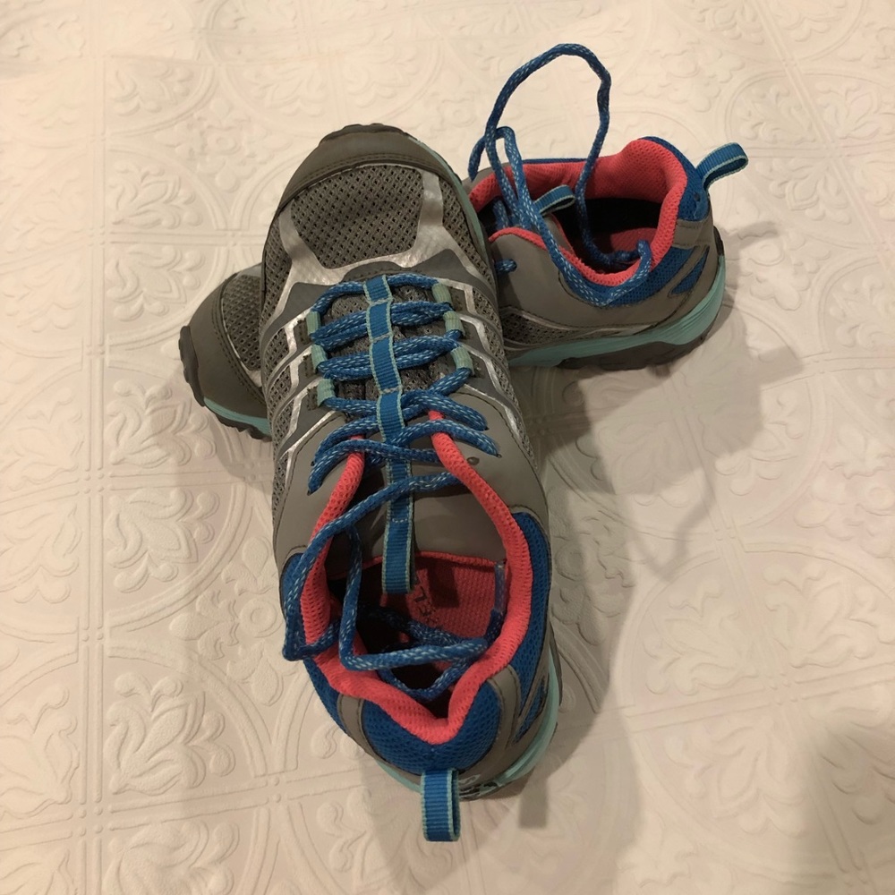 Merrell, unisex select dry/grip hiking sneaker in 4M. Grey, turquoise, and pink